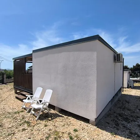 בית נופש Tiny House Julija With Jacuzzi *