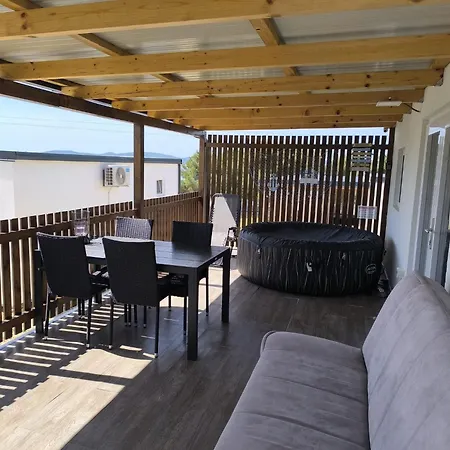 Mh Julia&hot Tube Holiday home Sveti Filip i Jakov