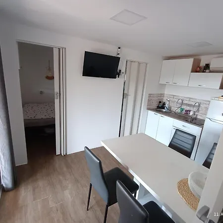 度假居 Tiny House Julija With Jacuzzi 圣菲利普雅科夫