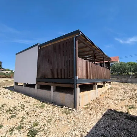 度假居 Tiny House Julija With Jacuzzi 圣菲利普雅科夫