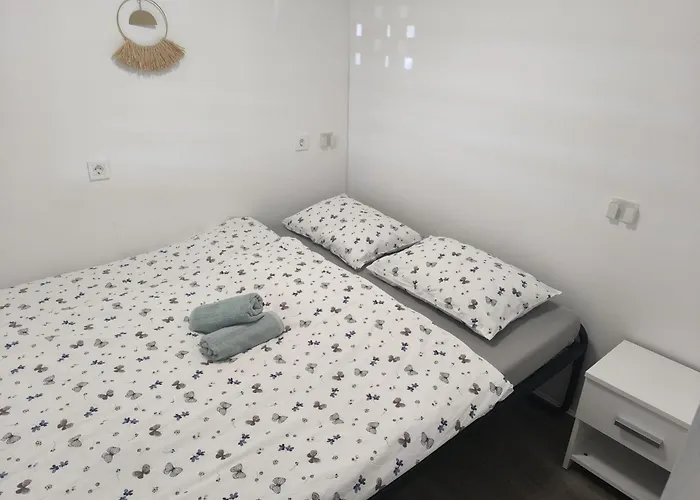 Tiny House Julija With Jacuzzi Дом отдыха Свети-Филип-и-Яков